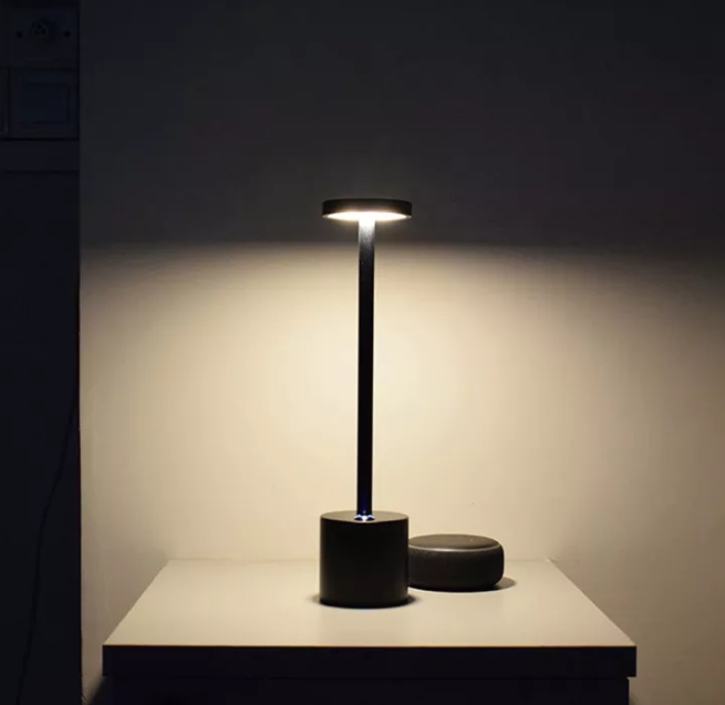 Mono-Lite: Modern Desk Lamp